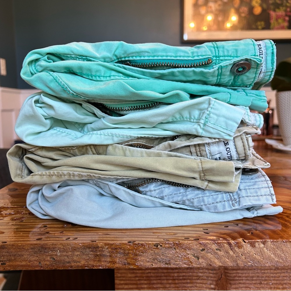 2/$22 ✨ 4 pairs of American Eagle Prep Length shorts, size 28